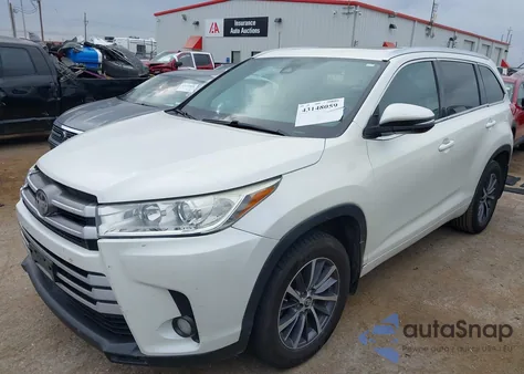 2018 Toyota Highlander Xle из США, поврежденный, VIN 5TDKZRFH8JS534300